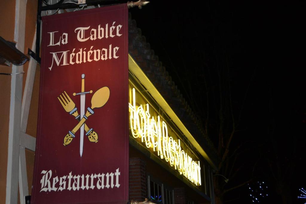 La Tablee Medievale Civrieux-dʼAzergues Buitenkant foto